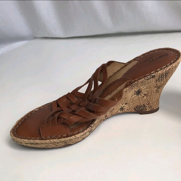 BORN 'DRILLES Women Tan Woven Leather Straw Floral Wedge Slide Sandals 8/39 - Picture 7 of 10